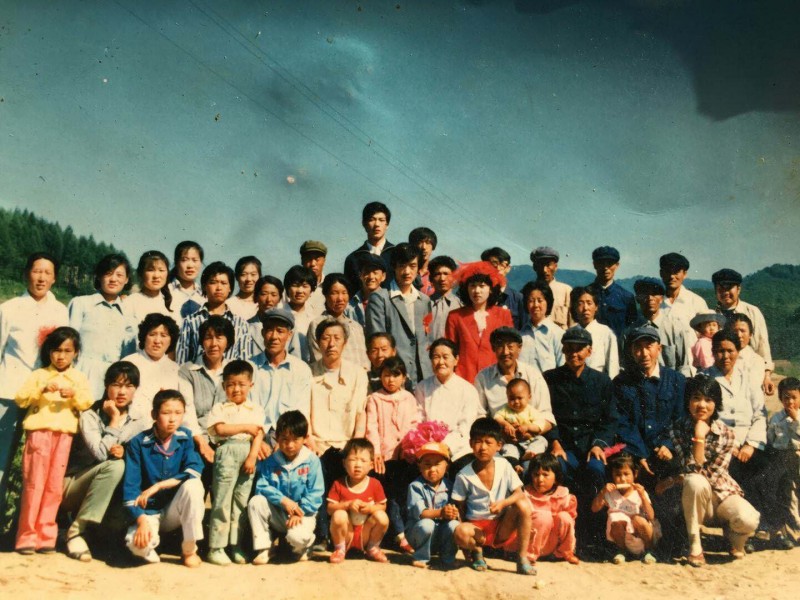 Group of Jacob Zhao's big family, taken on his wedding day in 1985