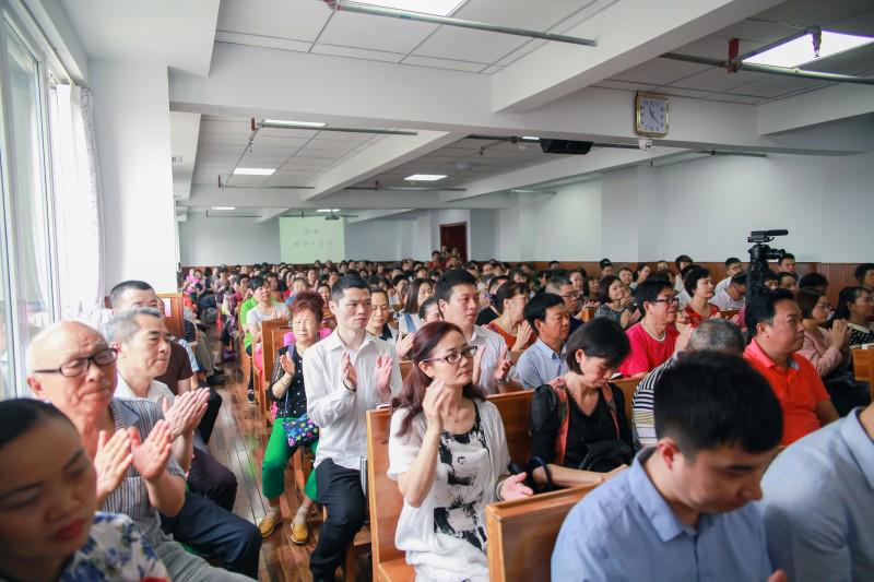 The congregation attended the dedication service on May 19, 2018. 