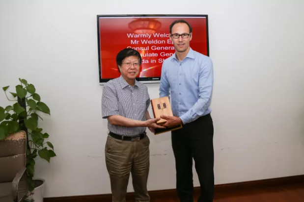 Qiu Zhonghui gave the Bible to Mr. Weldon Epp on June 7, 2018. 