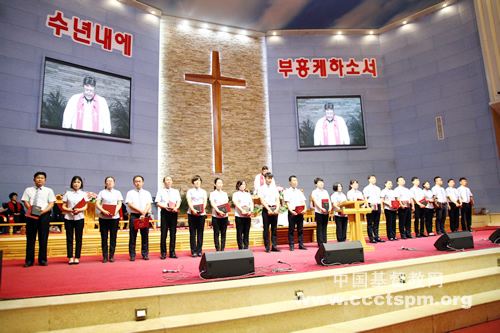 21 graduates from the Jilin Bible School's Korean theological class received the certificates in Canhua Church, Jilin, on July 11, 2018. 