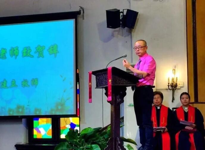 Rev. Yang Jianli preached in Beijing Chongwenmen Church. 