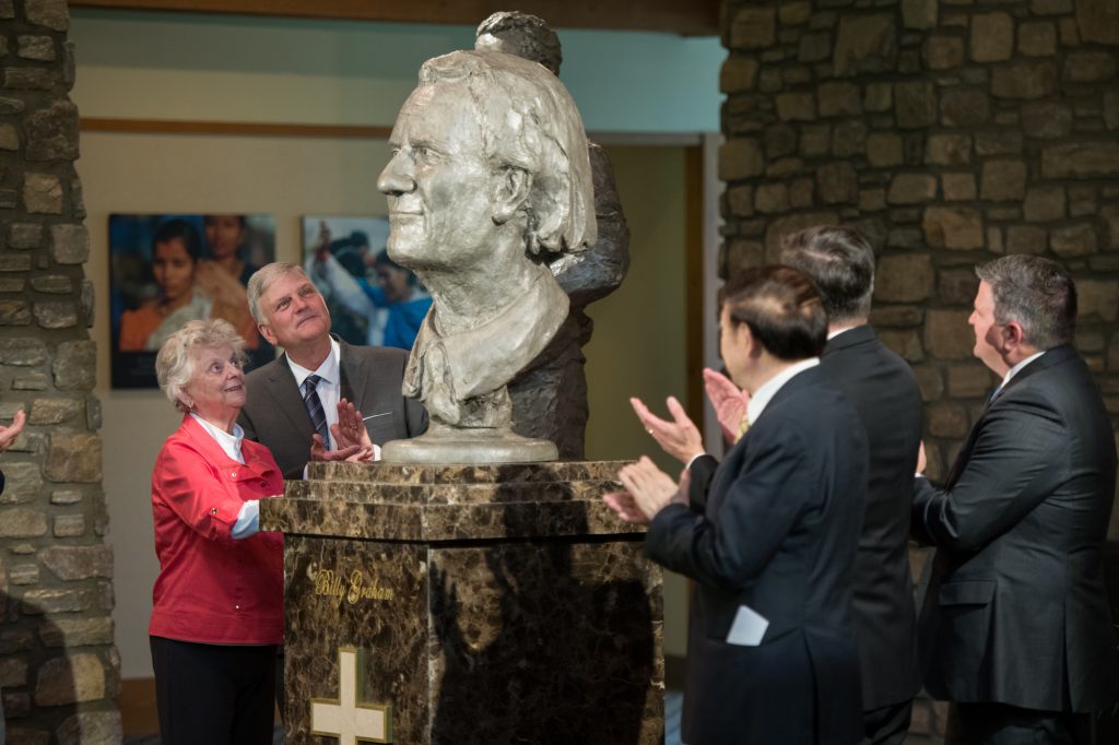 The sculpture "Billy Graham as Messenger of Hope"