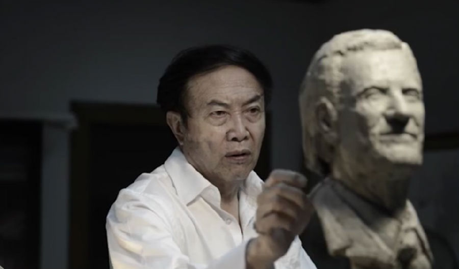 Yuan Xikun created the sculptures in memory of Billy Graham. 