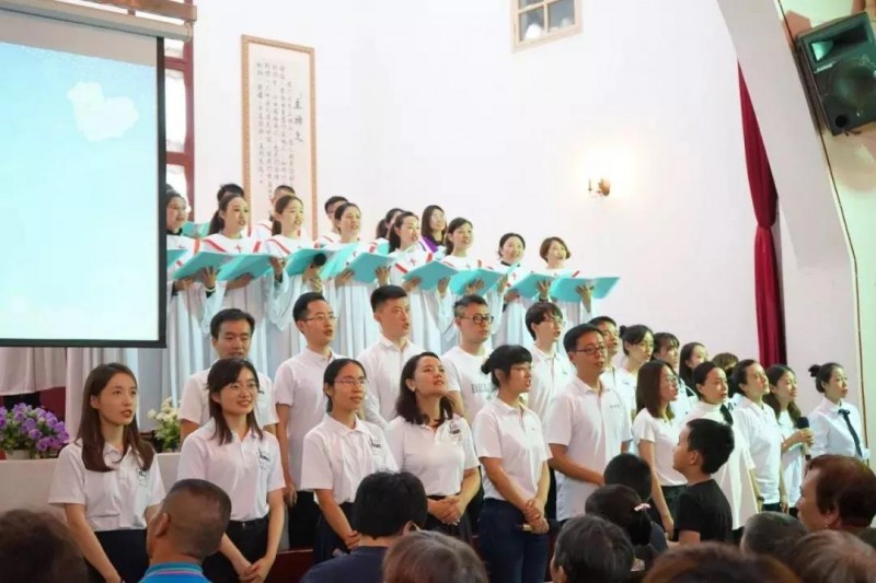 This October, a union praise and worship meeting was given in Yibin Church, Sichuan. 