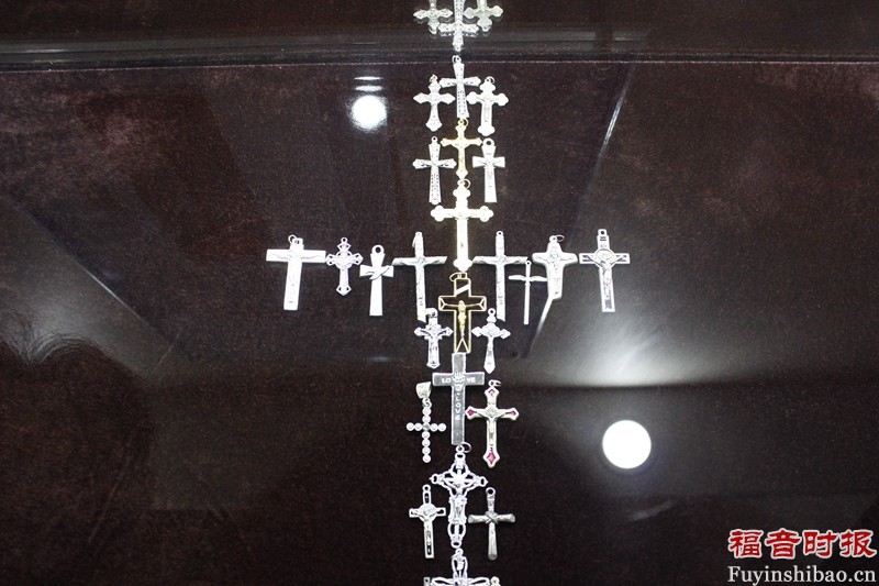 A large cross made of small ones 