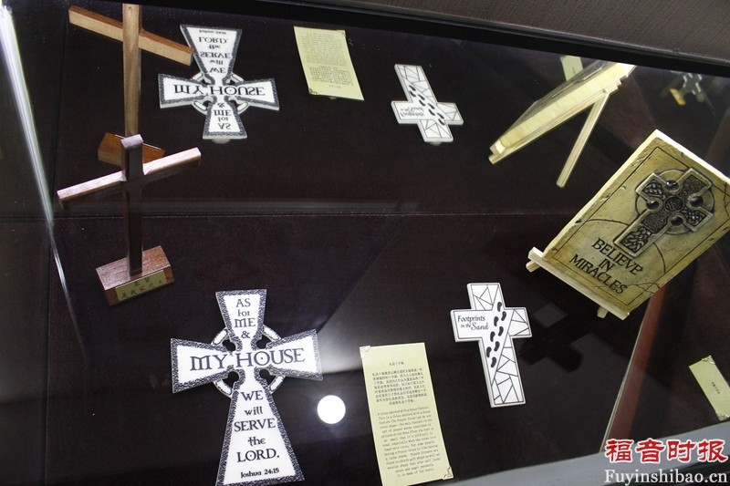 Crosses in different shapes 