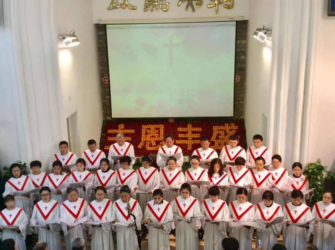 The choir of Harbin Nan'gang Church sang hymns in the Thanksgiving service on Oct. 21, 2018.