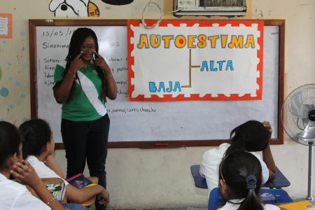 Damaris Guaza Sandoval of Colombia facilitates a workshop on self-esteem for a fourth-grade class at the Francisco Morazán school in La Ceiba, Honduras.