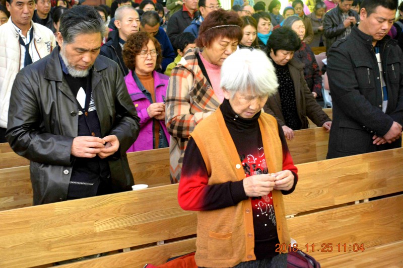 Dalian Fengshou Church held the monthly communion service on Nov. 25, 2018.