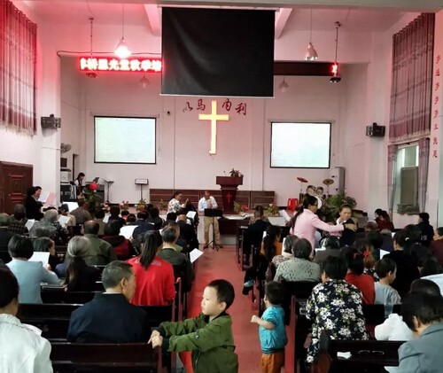 Shangrao Enguang Church of Jiangxi held an autumn retreat in Oct 2017. 