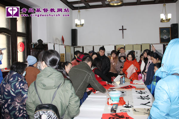 Qingdao Christian Church of Shandong provided calligraphy experiences to the public in Feb. 2019.