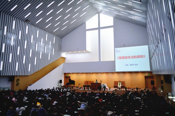 A pastor from Zhangjianggang preached about how to be a godly Christian in Suzhou Xiangcheng Church for the "Good Shepherd Campaign".