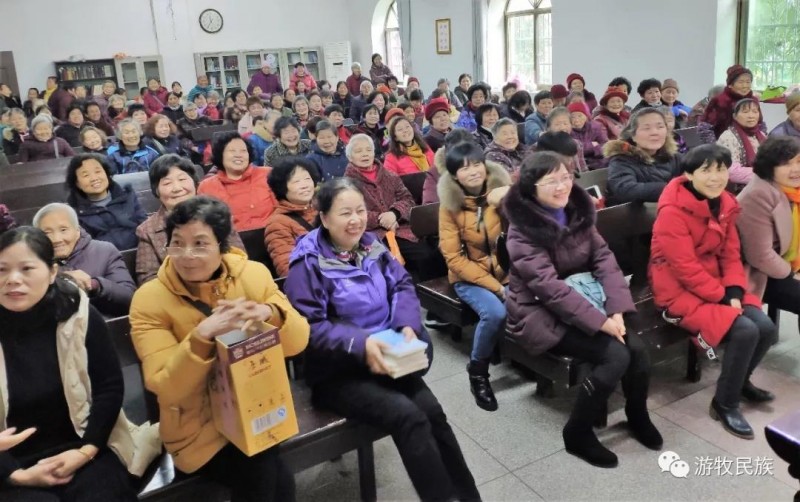 Some sisters got prizes in activities held for them in Ji'an Gospel Church, Jiangxi Province on March 8, 2019.