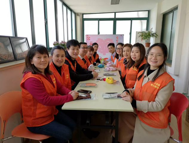 The members of the handicraft workshop launched by Zhu'en Church, March 17, 2019