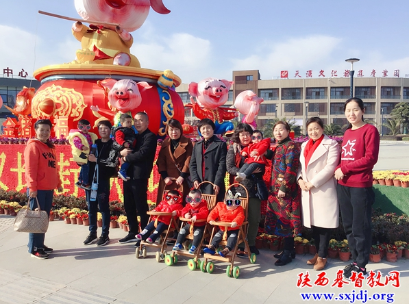 Group photo:  six volunteers from the Hanzhong Christian Social Service Department of Shaanxi visited a local children’s welfare home on March 12, 2019.