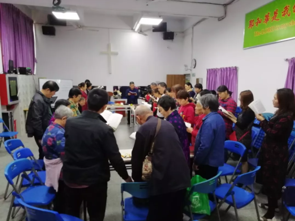 Recently Shenzhen Shajing Church of Guangdong held its first fellowship for the middle-aged and the elderly.