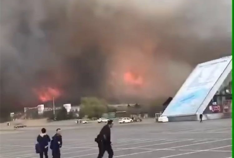 Screenshot of the fire that broke out near Qipan Mountain on April 17, 2019