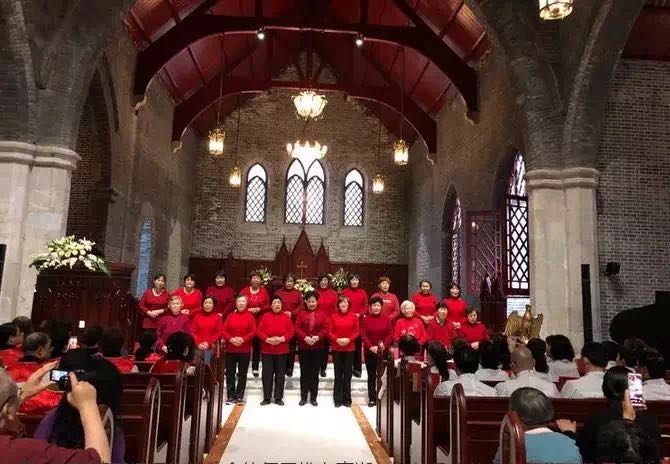 The church in Anqing, Anhui gathered at the renovated St Saviour's Cathedral to hold a worship and praise meeting on Easter. 