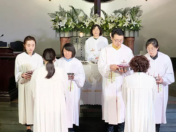 Jiangsulu Church in Qingdao, Shandong, held the Holy Communion service to mark "Maundy Thursday" on April 18, 2019. 