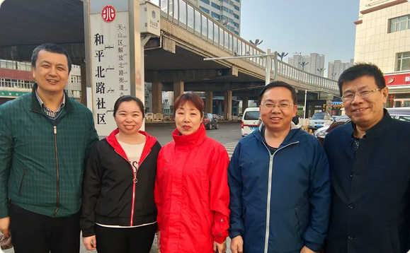 Pastors and a believer from Urumqi Mingde Lu Church joined the “United as One Family”campaign launched by Heping Bei Road on April 24, 2019. 