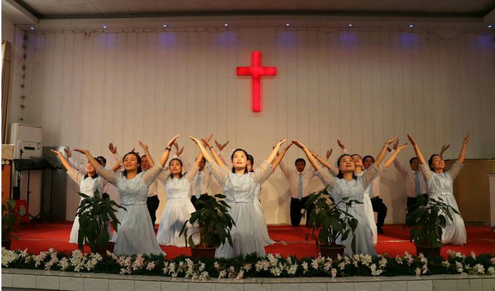 Sisters danced in the worship and praise meeting held by two Jiangxi choirs on May 1, 2019. 