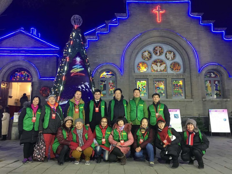 Volunteers of the visitation miistry of Beijing Chongwenmen Church served on Christmas. 