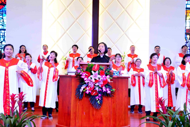 The choir of Dalian Xishan Church sang hymns on June 9, 2019.