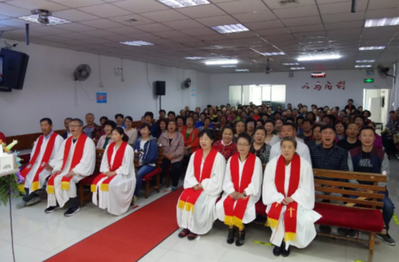 On June 15, 2019, Harbin Daowai Church held a special prayer meeting about a father’s love.