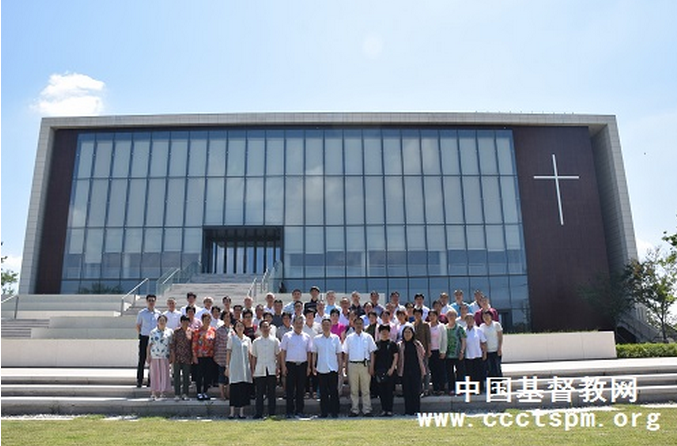 Group photo of local leaders and 50 students who attended the opening ceremony of Qingzhou TSPM's 14th Bible training program held on July 1, 2019