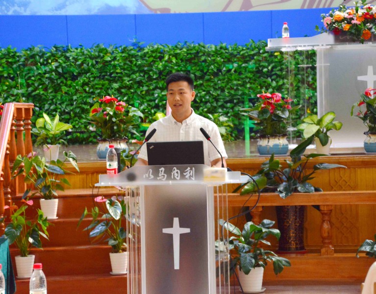 Dr. Jia Xingfei gave a course on NPO in Dalian Fengshou Lu Church on July 29, 2019. 