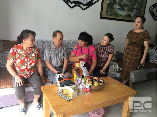 A visitation team of Guangxi Emmanuel Chapel visited an empty nester on August 8, 2019. 