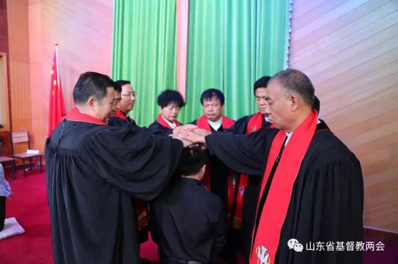 A church worker was ordained pastor in Shandong Theological Seminary on Aug 24, 2019. 