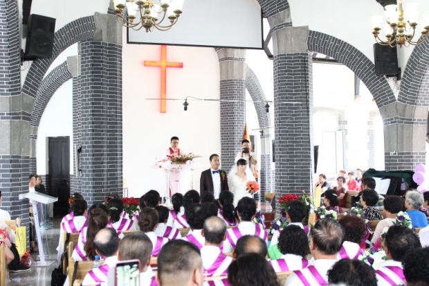 A wedding in Liaoyang Church of Liaoning. 