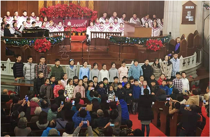 The Sunday school children of Shanghai Moore Memorial Church sang hymns on Dec. 22, 2019. 