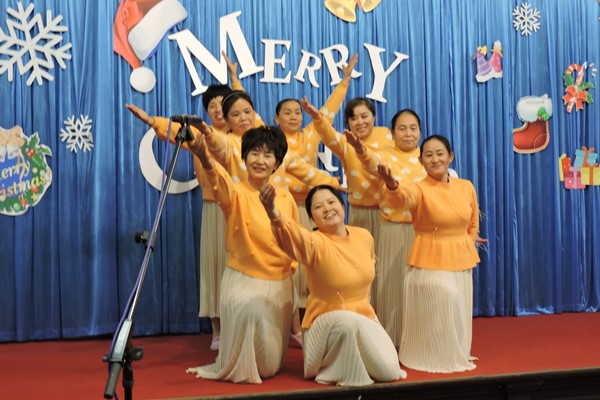 Some believers performed a dance in Suzhou St. John Church on Dec. 24, 2019. 
