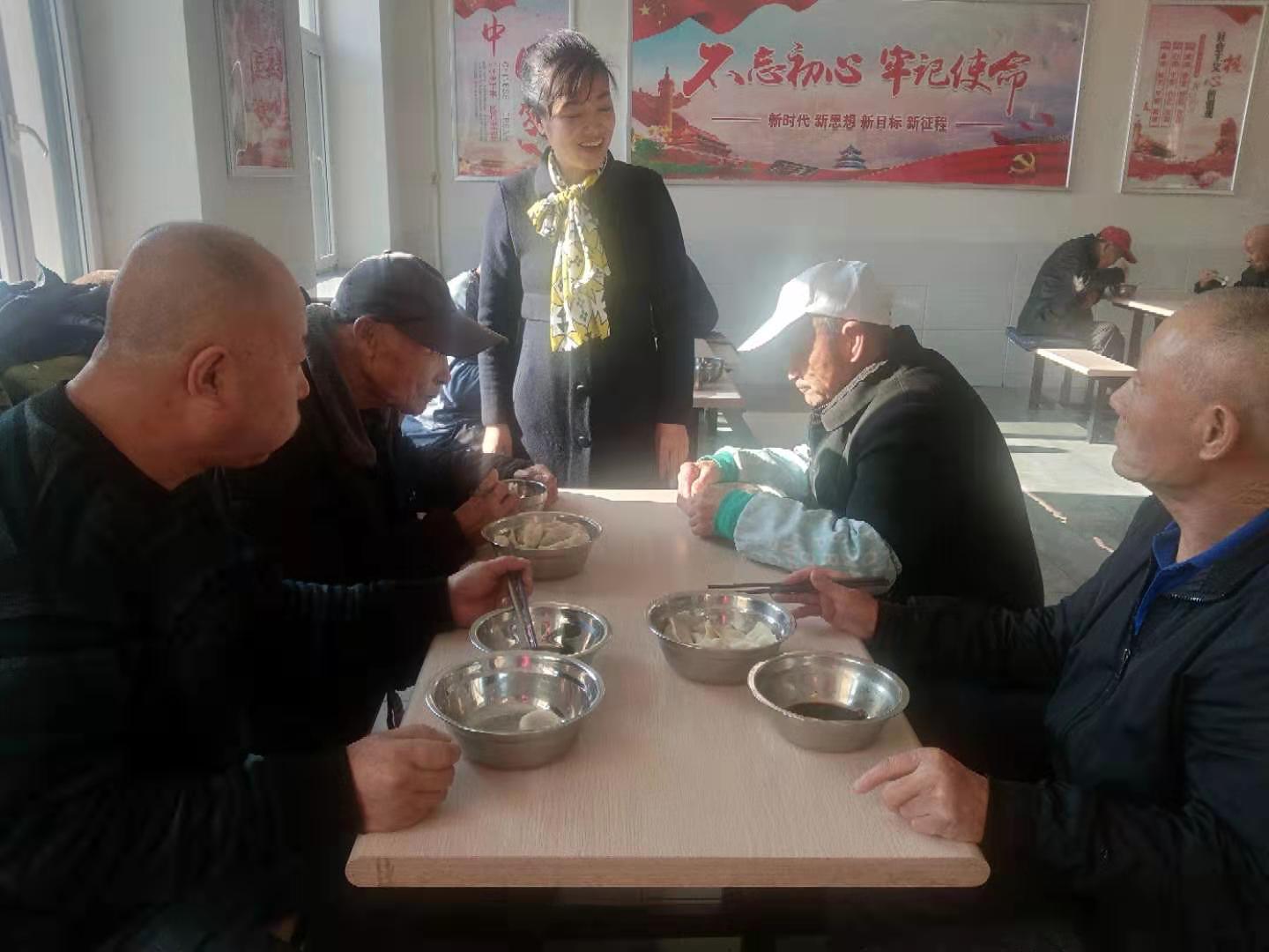 On Jan. 2, 2020, elderly residents of Helong Town Social Welfare Service Centre ate dumplings made by the volunteers of Hexin Church.