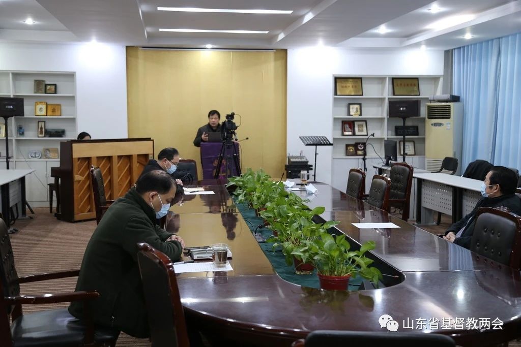 More than 30 council members and seminary sisters attended an online video meeting initiated by Shandong CC&TSPM on March 8, 2020. 