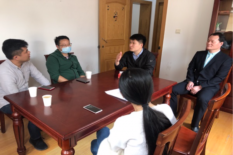 The staff of Suzhou Gongxiang Church of Jiangsu held a meeting on online ministry on May 10, 2020. 
