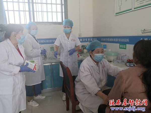 On May 11, 2020, the medical team of the church in Linwei District, Weinan, Shaanxi offered a free clinic to Siyukou Village in Qiaonan Town. 
