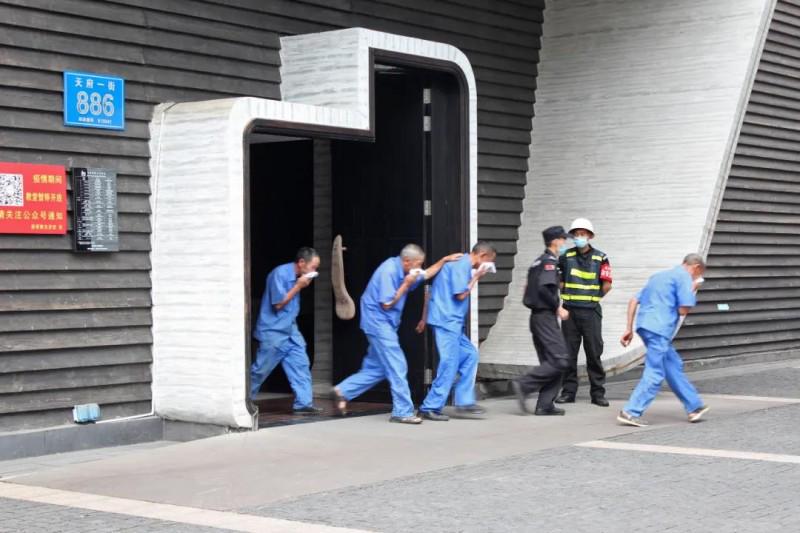 At 3 pm on June 10, 2020, Chengdu Guangyin Church carried out a fire drill for reopening. 