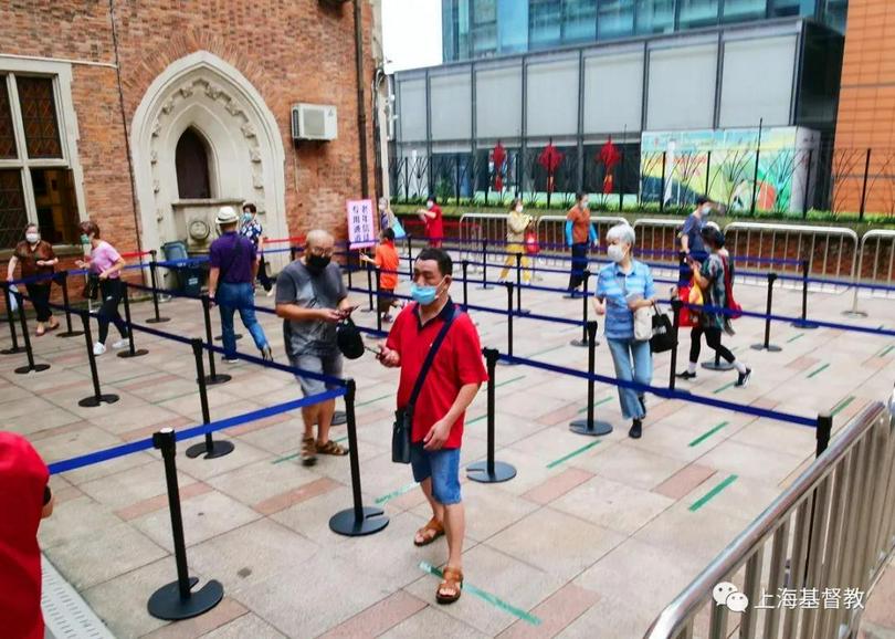 Believers kept social distancing in a queue to enter Shanghai Moore Memorial Church