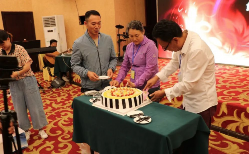 Some workers of Kunming Shijicheng Church attended the birthday party held  in its 8th co-workers retreat beginning on August 3, 2020.