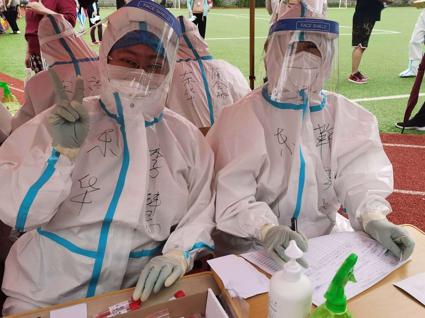 On August 4, 2020, Ju Wanzhen(right) and another woman were doing nucleic acid testing in Dalian, China's northeastern Liaoning Province.