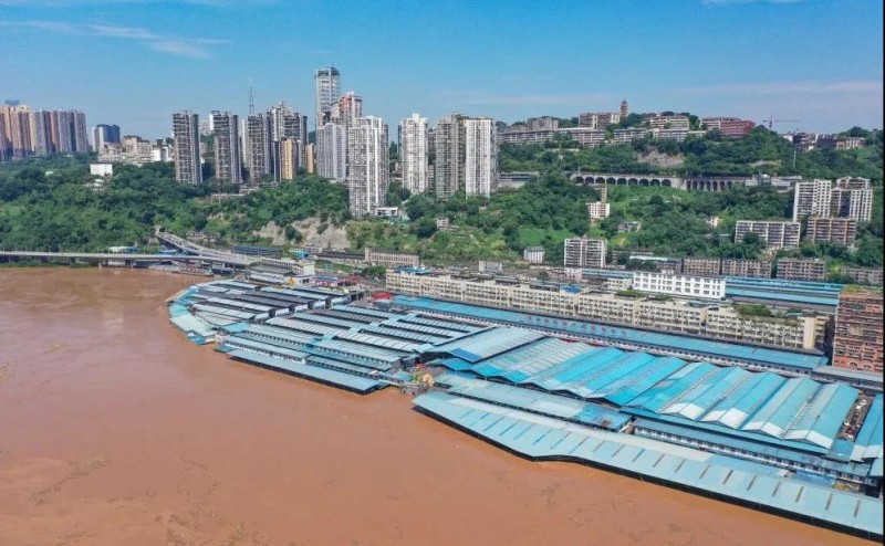 Chuqimen logistics market in Yuzhong District in Chonqing was almost submerged roof. They initiated a Flood-Level I emergency response at 14:00 on August 18.