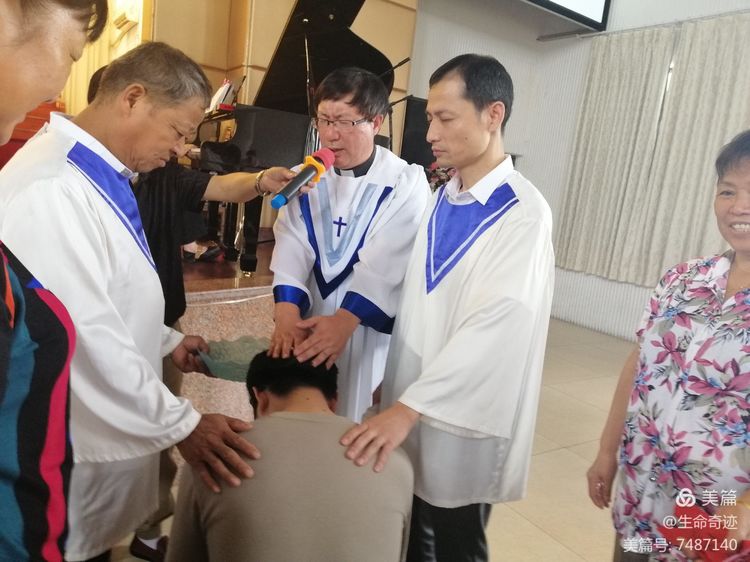 On August 29, 2020, Pastor Zhou Hongliang presided over the baptism servoce at  the Gospel Church in Lin'an District, Hangzhou City, China’s coastal-eastern Zhejiang Province.