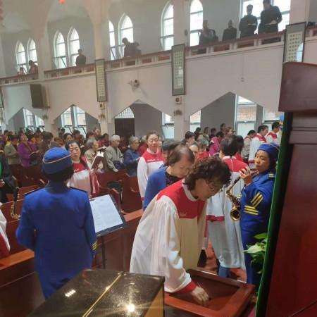 On August 30, the believers in Gansu Pingliang Church donated  more than 8,000 yuan after the Sunday service as the Longnan City experienced rainstorm and flood disaster. 
