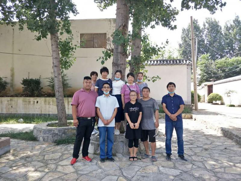 Recently Wen Cheng and his friends visited a leprosy village in Zaozhuang, Shandong. 