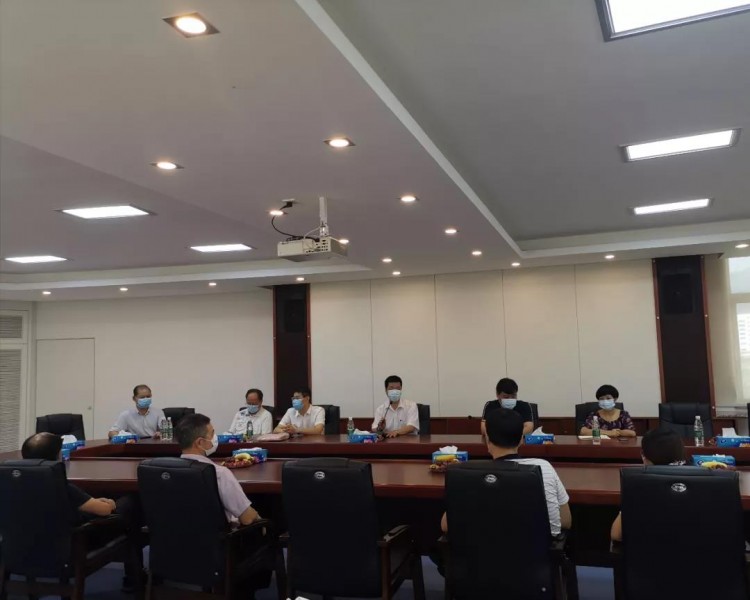 On the afternoon of September 9, 2020, Teacher' Day,the Guangdong  CC&TSPM  held a symposium in Guangdong Union Theological Seminary and 27 teachers and co-workers from the seminary attended.
