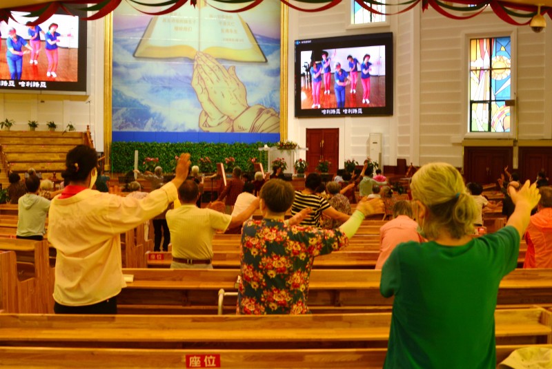 On the morning of September 11, the believers in Fengshou Church, in China's coastal-northeastern Dalian City, worshiped the Lord by taking exercise.
