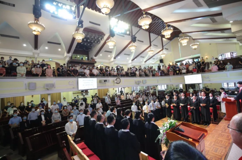 On September 19, Nearly 300 pastoral staff and representatives of believers participated in the ordination ceremony in Dongshan Church.